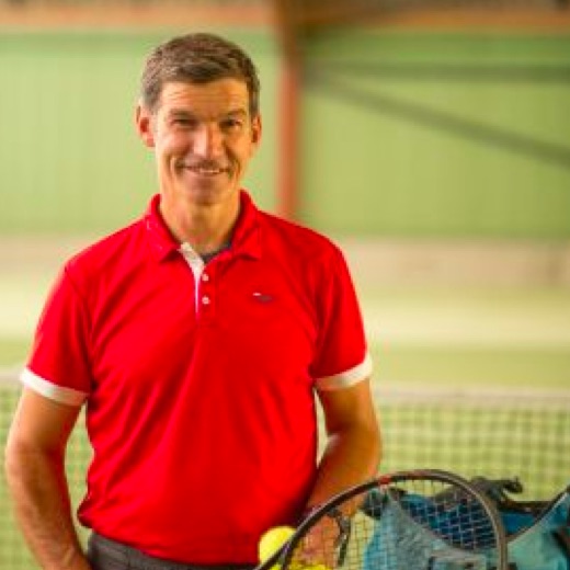 https://rendsburgertennisverein.de/wp-content/uploads/2023/04/tennistrainer_olaf-storr.jpg
